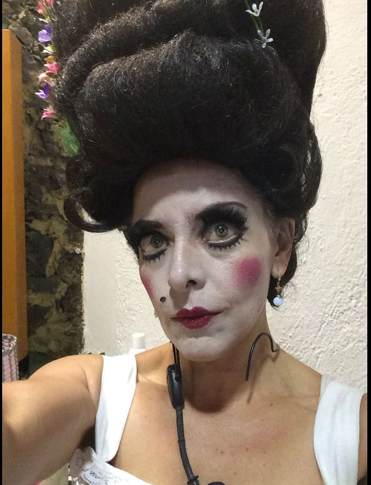 Adriana Rios caracterizada para teatro
